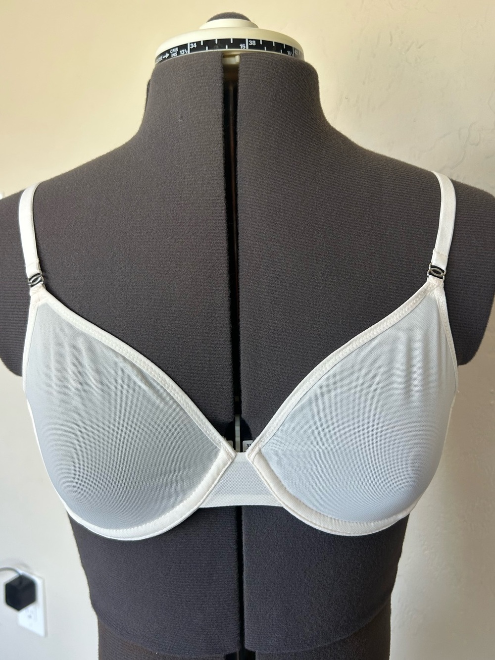 INLYRIC T-Shirt Bra White 32C Underwired Mesh Hook & Eye IB008 (1975)